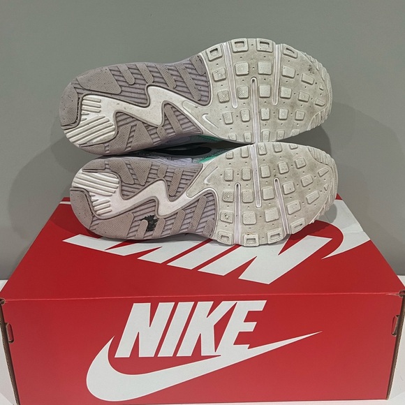 Nike Air Max Excee Running Shoes Green Glow CD5432-113 Women's Size 7 - Picture 6 of 9